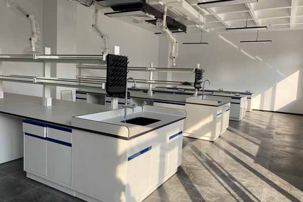 如何正確選擇實驗臺的材質？